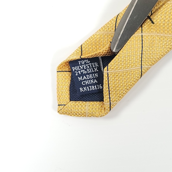 NWT - CLUB ROOM Necktie Yellow and Blue Geometric Pattern, Silk & Polyester. - Picture 10 of 11